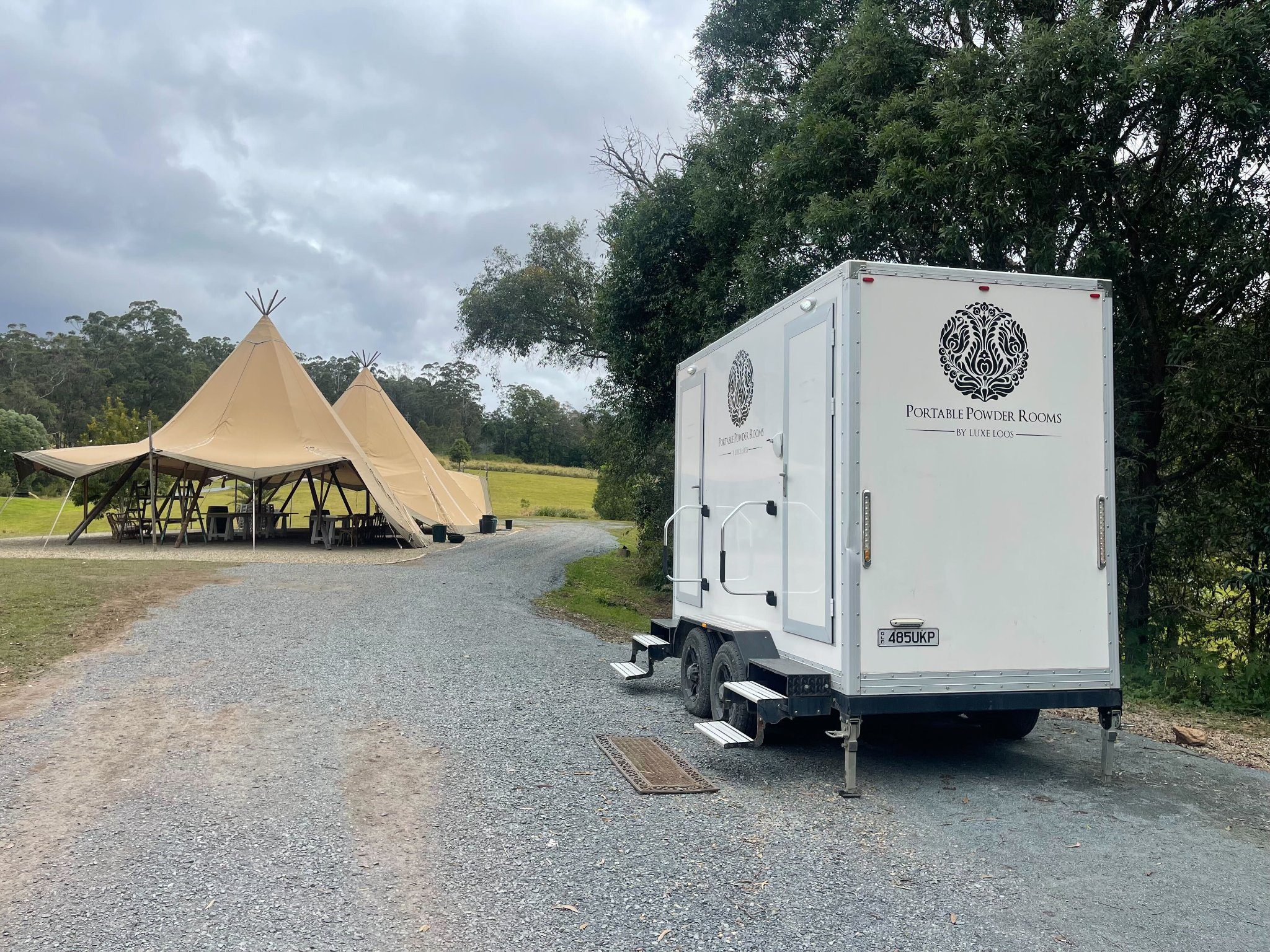 Portable powder room for tipi weddings events